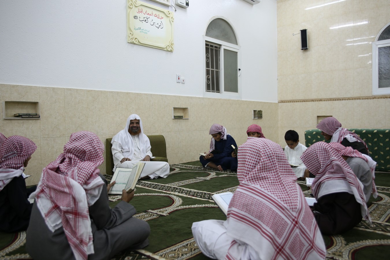 تغطية لحلقة أُبي بن كعب بمسجد ابن شويل بحي عريجة