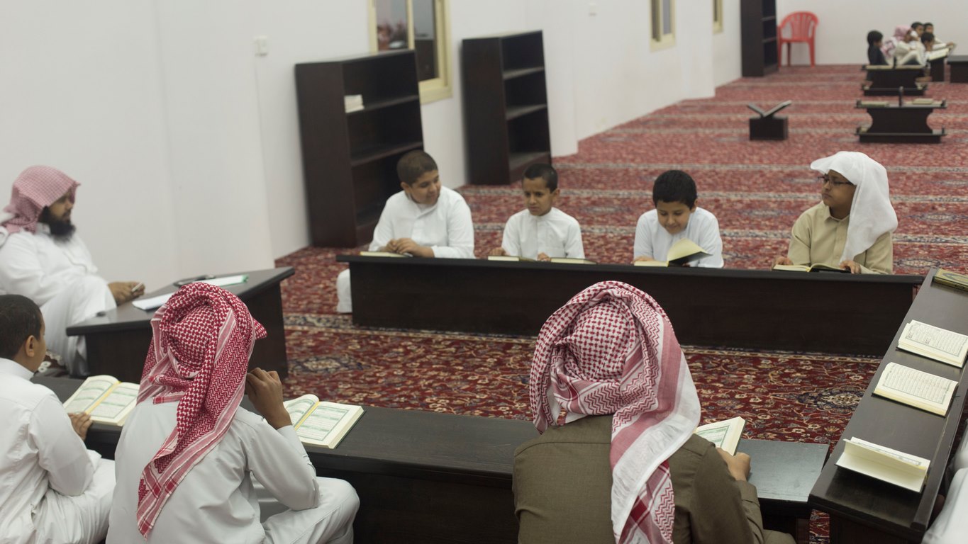 الطالب عبدالله بن سعد يتم حفظ جزء الذاريات