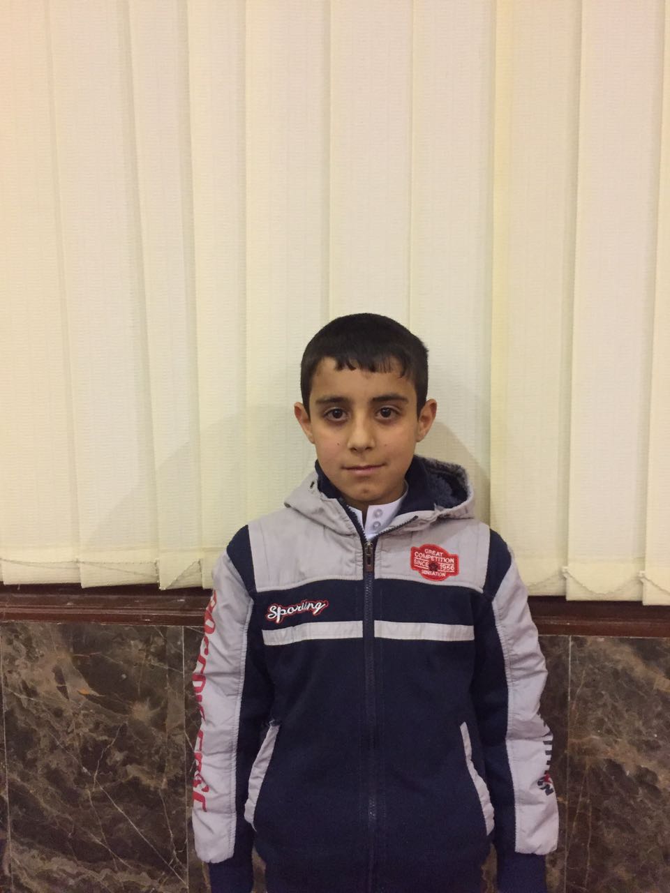 الطالب عبيدة عدنان يتم حفظ الجزء الرابع والعشرون