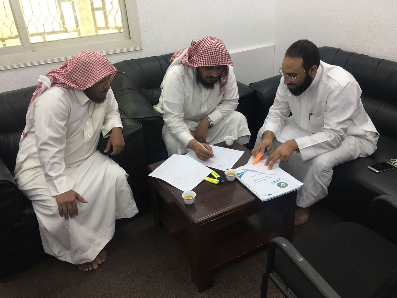 فريق عمل الجمعية يعد مشروع نوعي